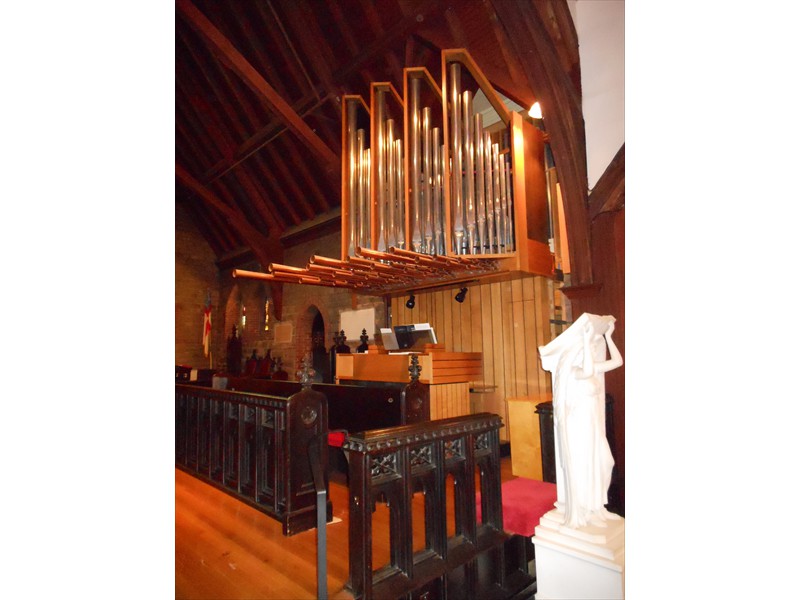 Sideways organ pipes